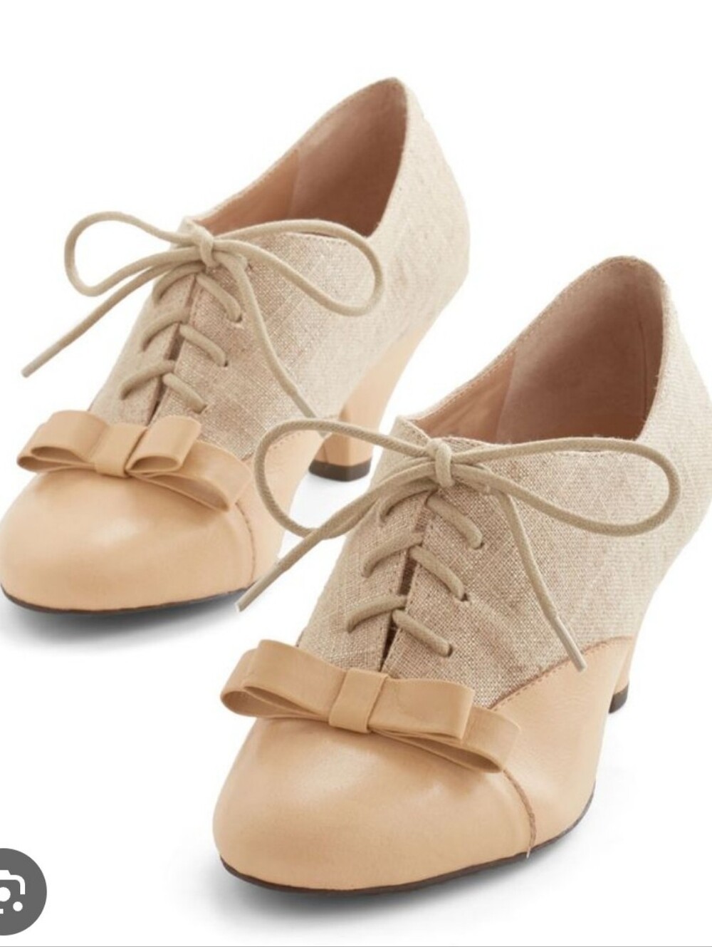 MOJO MOXY Women’s Cream Lace-Up Bow Oxford. Flawed